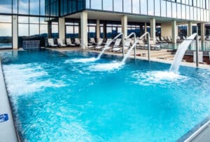Strumenti per pulizia professionale di una piscina Strumenti per pulizia professionale di una piscina